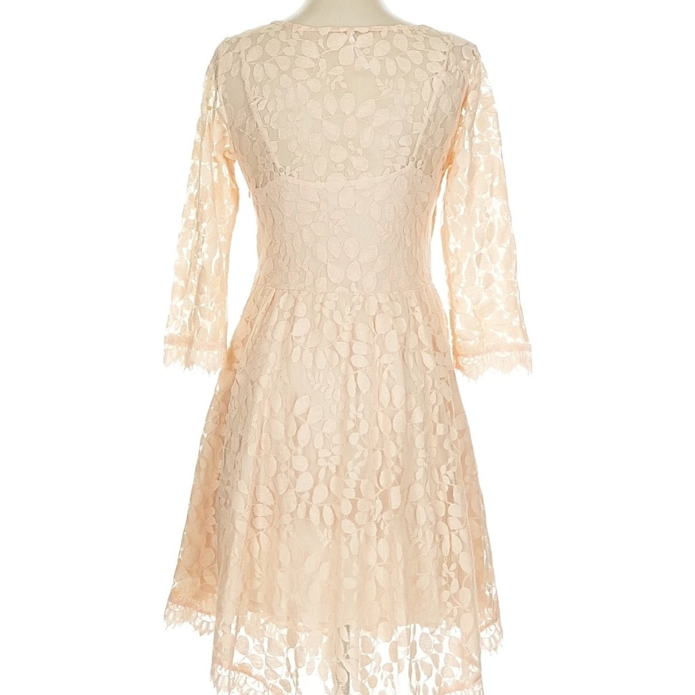 Free People Cream 3/4 Sleeve Lace Overlay V-shaped Fit & Flare A-line
Dress 4 - Picture 9 of 14